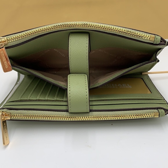 MICHAEL KORS LARGE DOUBLE ZIP WRISTLET WALLET LIGHT SAGE COLOR - Picture 5 of 13